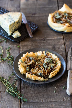 Thumbnail voor Dít voorgerecht wil je maken tijdens kerst: uientaartjes met Blue Stilton van Miljuschka