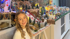 Thumbnail voor Tamara’s kerstdorp wordt steeds groter: 'Het is net als tattoo’s - je wil steeds meer'