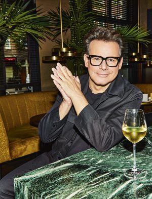 Thumbnail voor Leco van Zadelhoff geniet van etentje met déze twee bekende Nederlanders: 'Avond met goud randje'