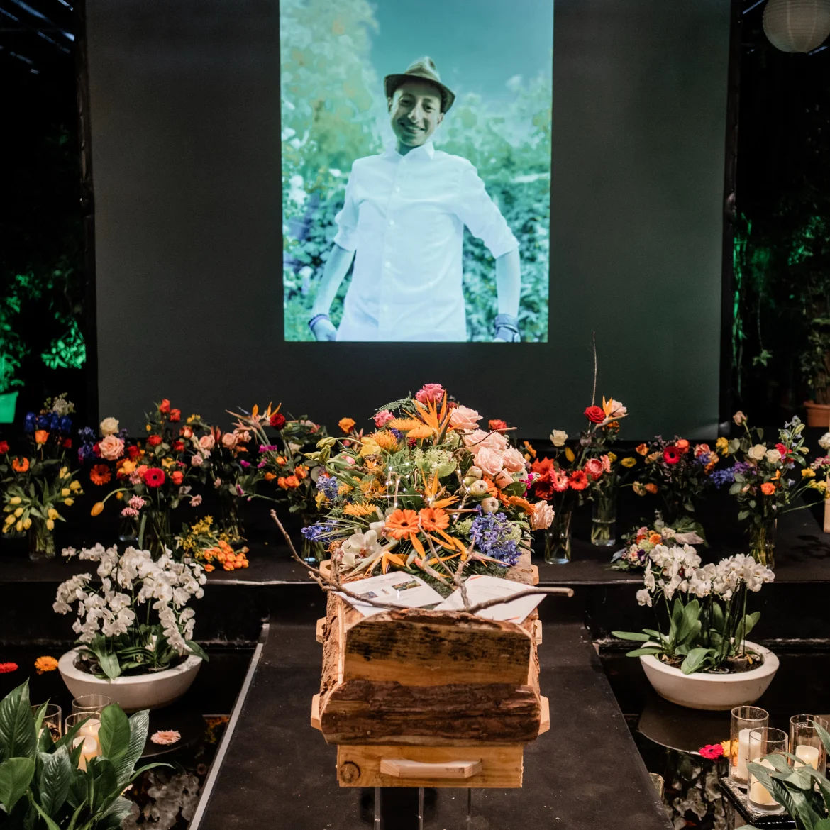 'In één oogopslag zien we het: deze kist te groot is voor het gat op de begraafplaats'