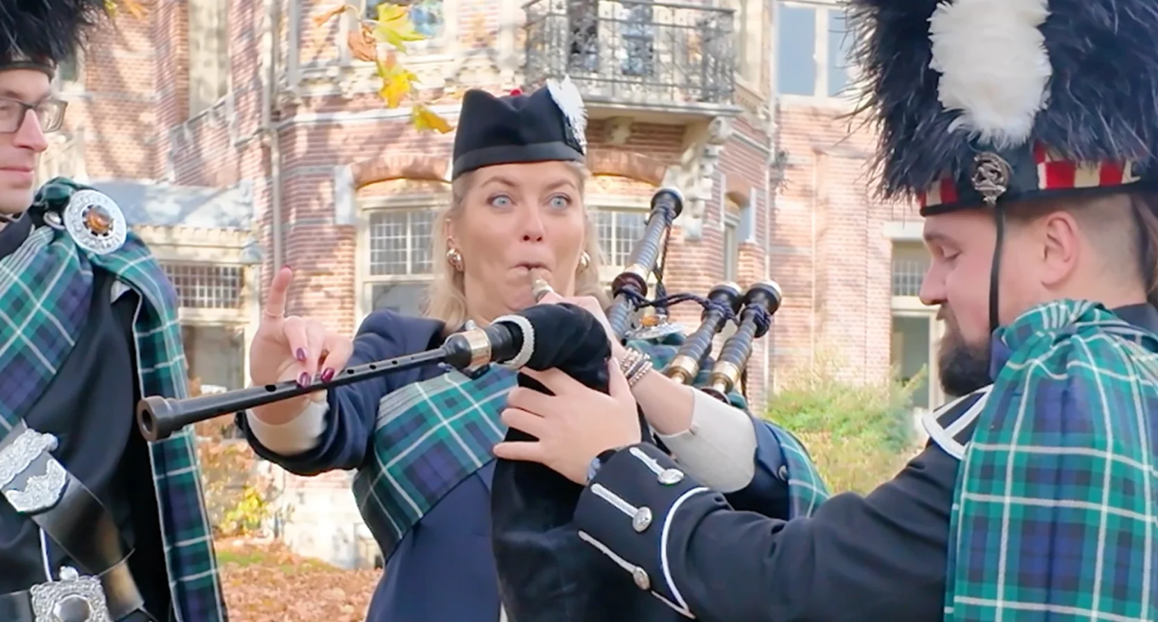 Pauline Wingelaar speelt doedelzak