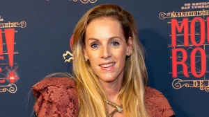 Thumbnail voor Zo ziet het huis van Roos Reedijk er tijdens Kerstmis uit: 'More is more deze maand'