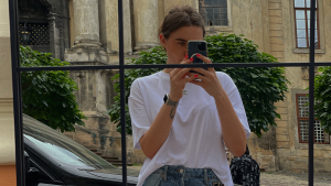 Thumbnail voor Mae dumpte haar vriend: 'Ik zakte door m'n benen terwijl ik krijsend de telefoon ophing'