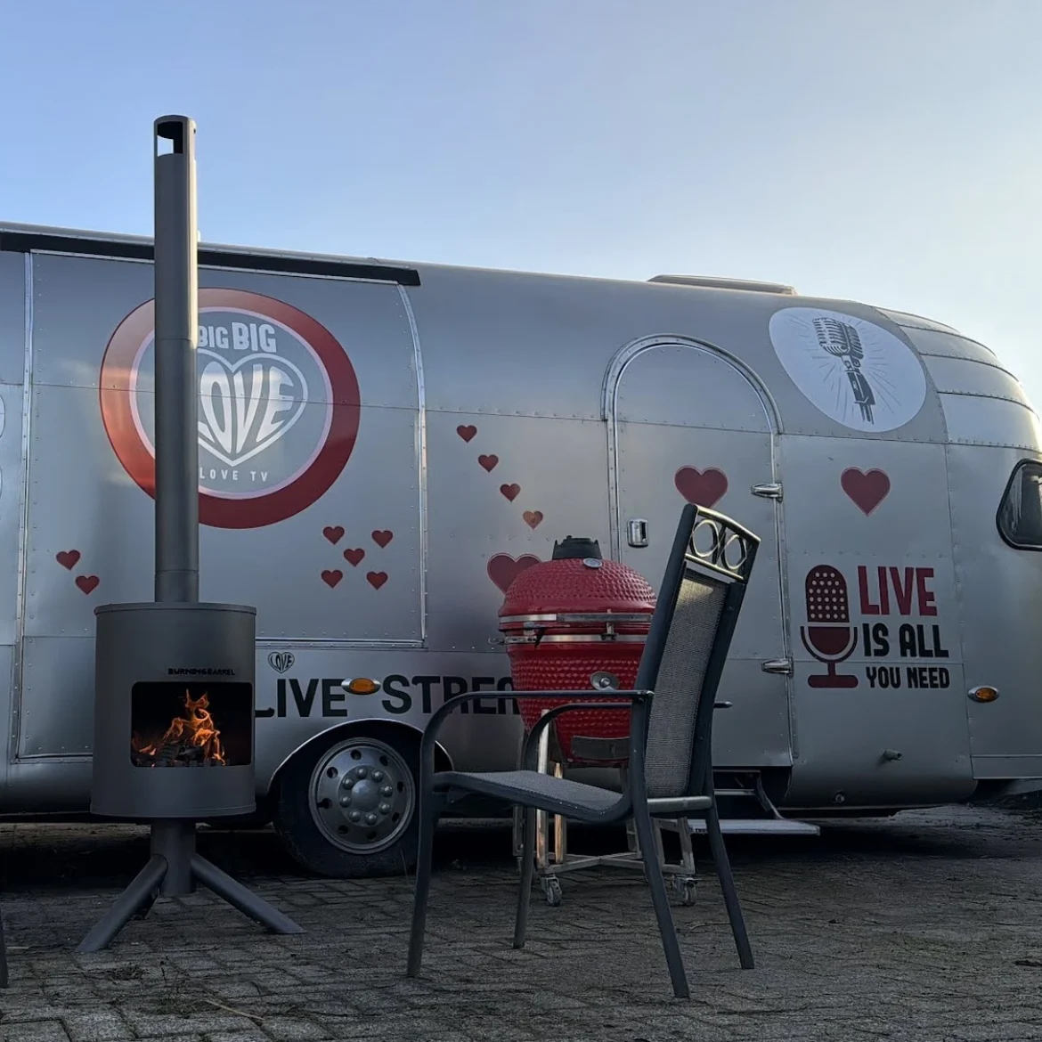overnachten All you need is love caravan
