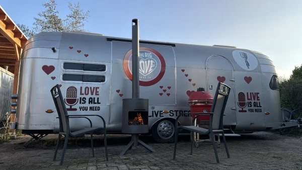 overnachten All you need is love caravan