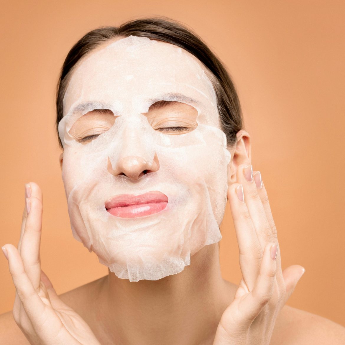 Zó doe je een gezichtsmasker goed op (en haal je er het meeste uit)