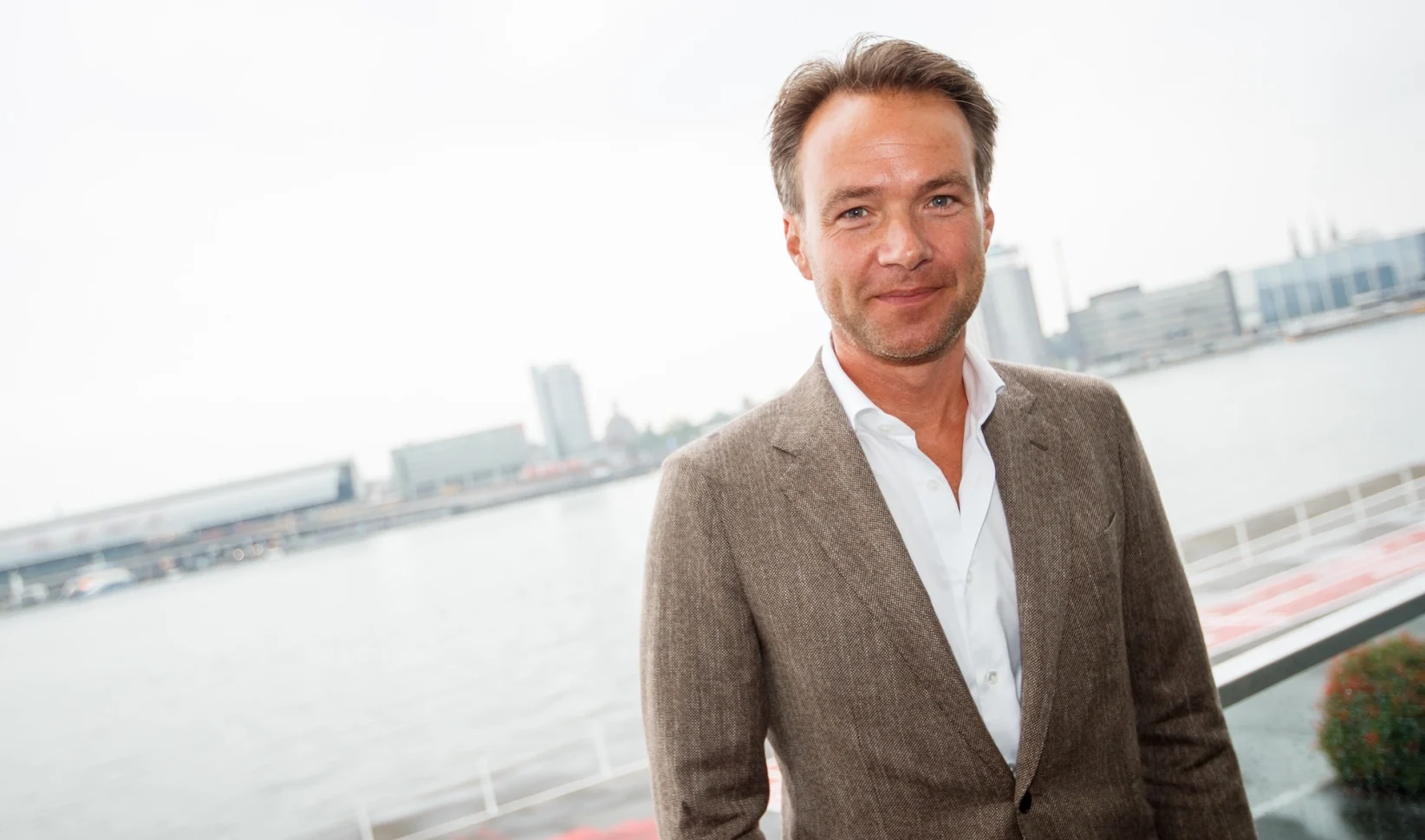 Presentator Antoin Peeters verklaart afwezigheid op tv