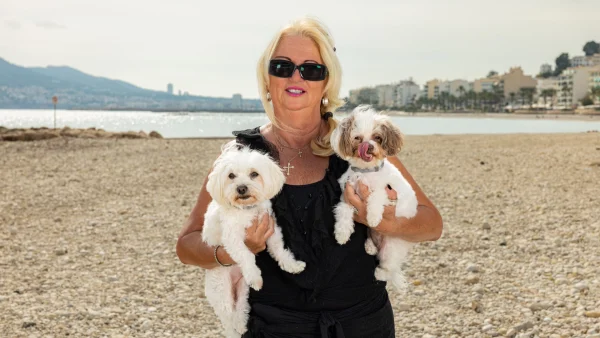 Monique Hansler ligt nu onder vuur vanwege verzorging van honden: dit is haar reactie