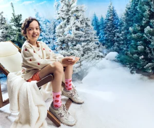 Lize met een korte broek voor KiKa