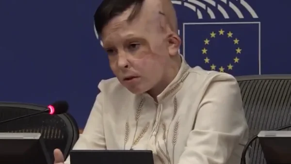 Oekraïense Roman (11) legt getuigenis af in Europees Parlement, zaal en tolk tot tranen toe geraakt