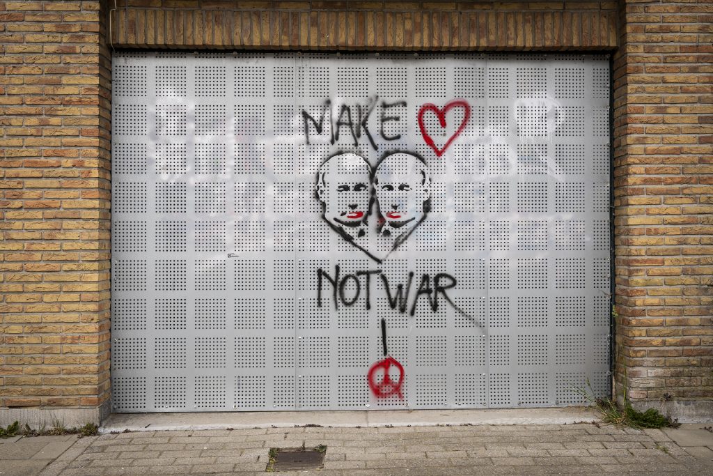 Make love not war 1