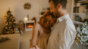 'Alsof hij m’n gedachten kan lezen, buigt hij zich iets naar voren. In een opwelling kus ik hem'