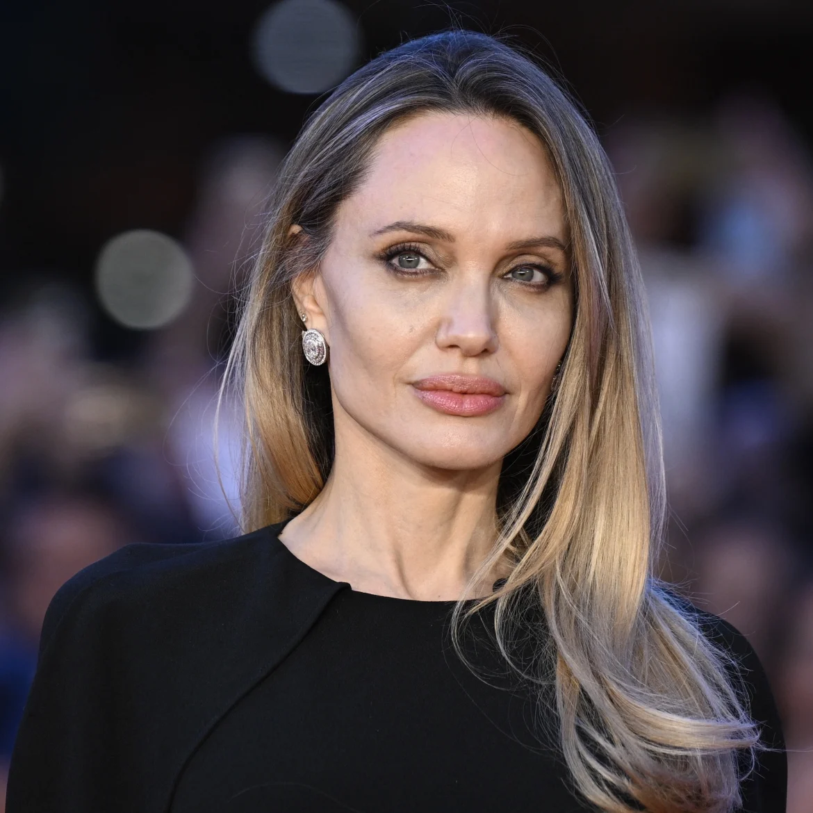 Angelina Jolie laat littekens zien van preventieve borstamputatie