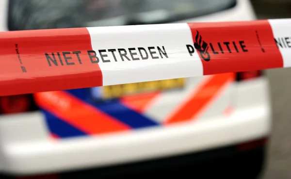Afzetlint politie | Kind zwaargewond bij belletje trekken