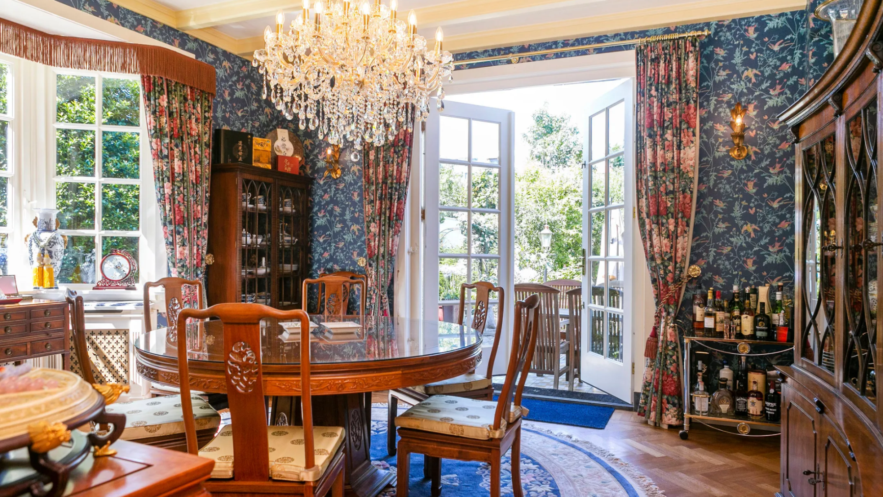 Niet verbouwen loont: 'een tonnetje' korting voor wie het interieur van deze Velpse villa intact laat