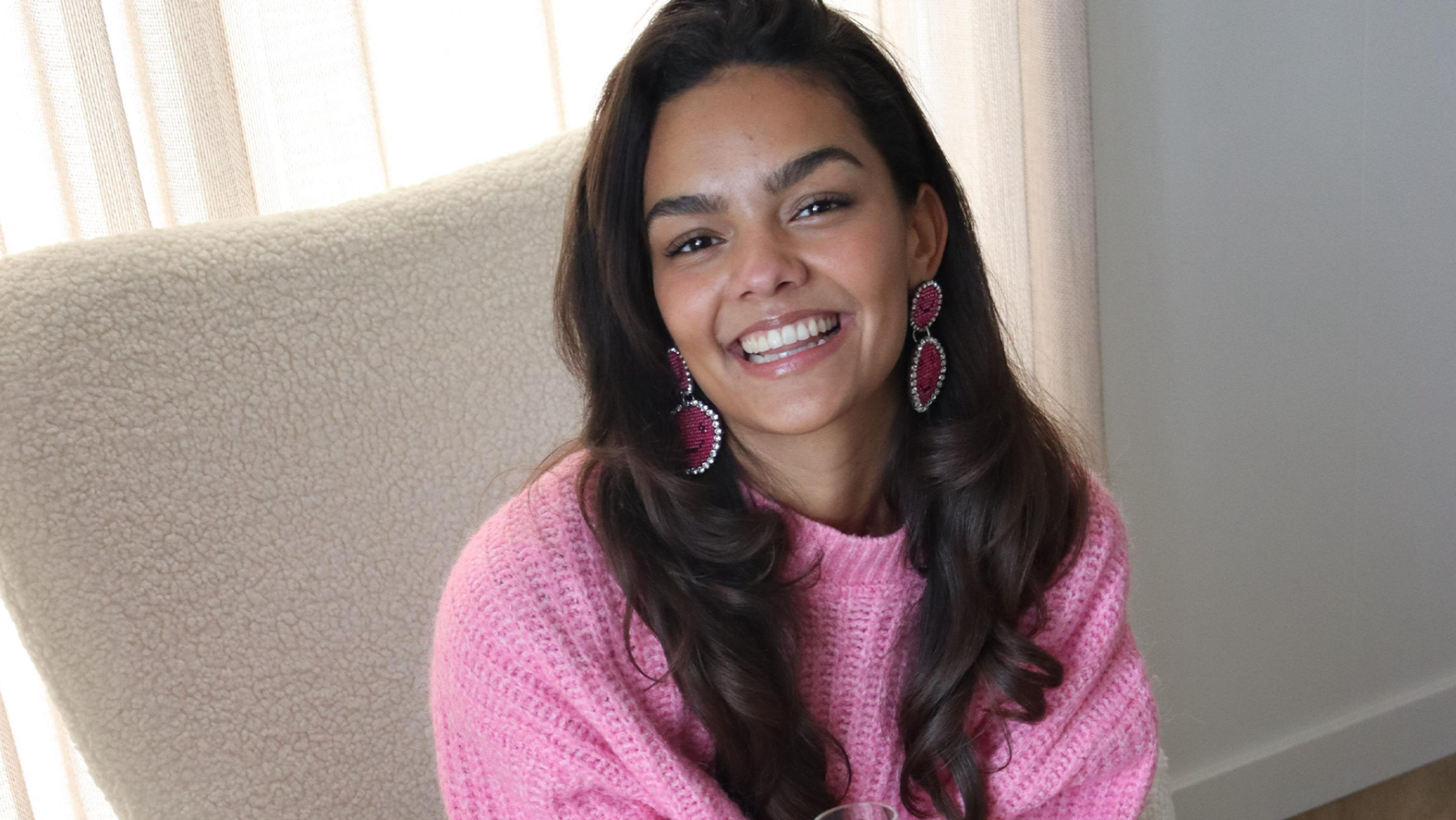 Norah's duurste december-aankoop? Een tas van €316: 'Na vier keer dragen was-ie stuk'