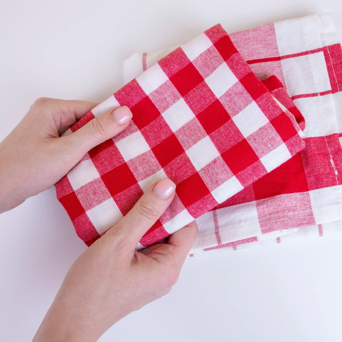 Broodmand vouwen van een theedoek