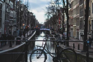 Thumbnail voor Deze maatregelen neemt Amsterdam om geweld tegen vrouwen te bestrijden