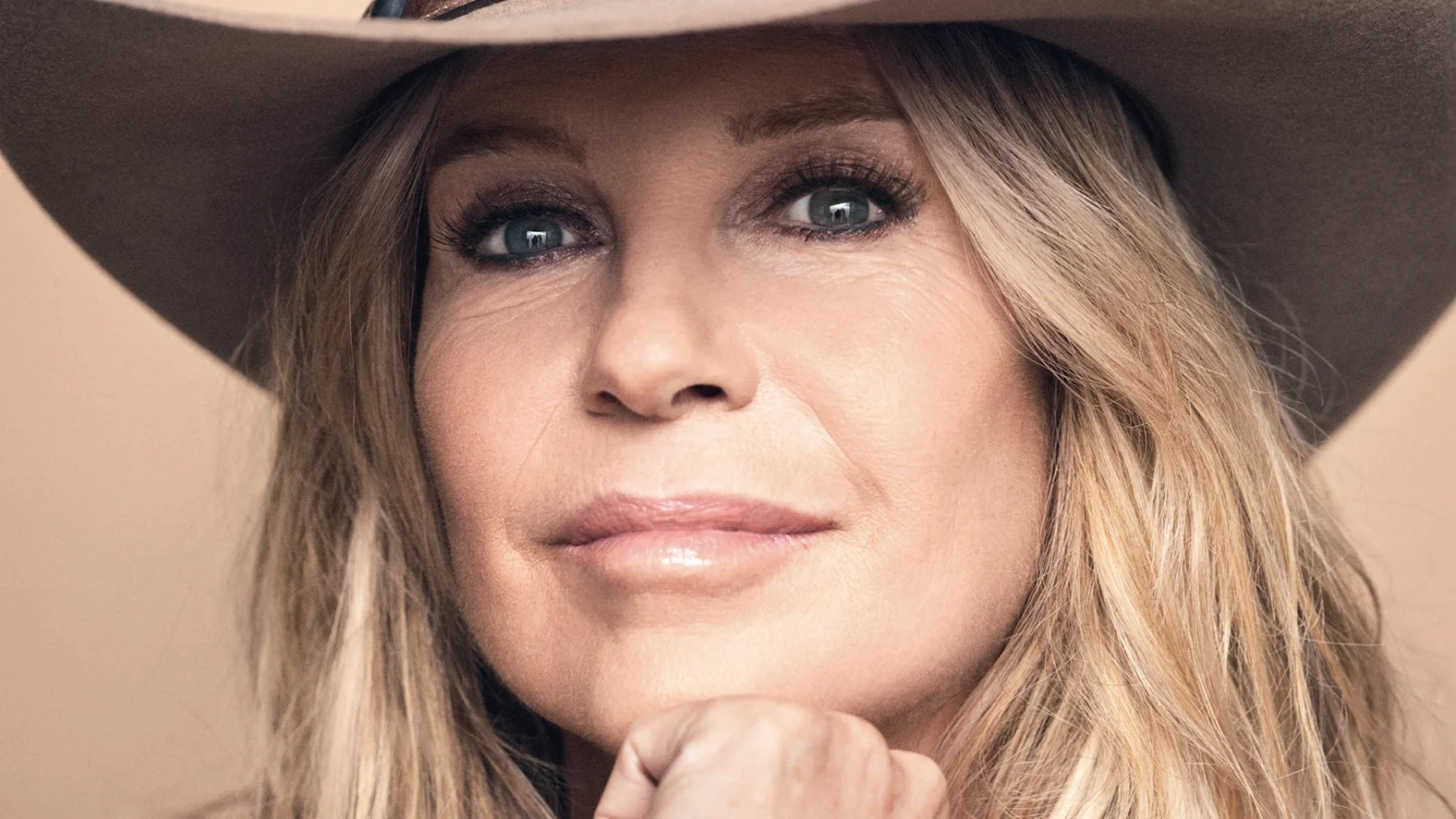 Linda en haar hoedenhoofd