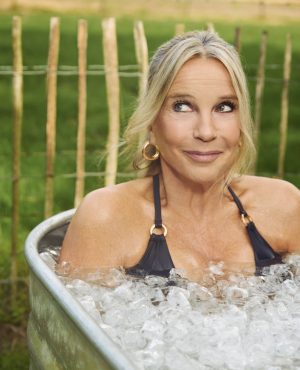 Thumbnail voor Linda de Mol: ‘Ik moet elke dag een halfuur gekke bekken trekken om mijn gezicht jong te yogaën’
