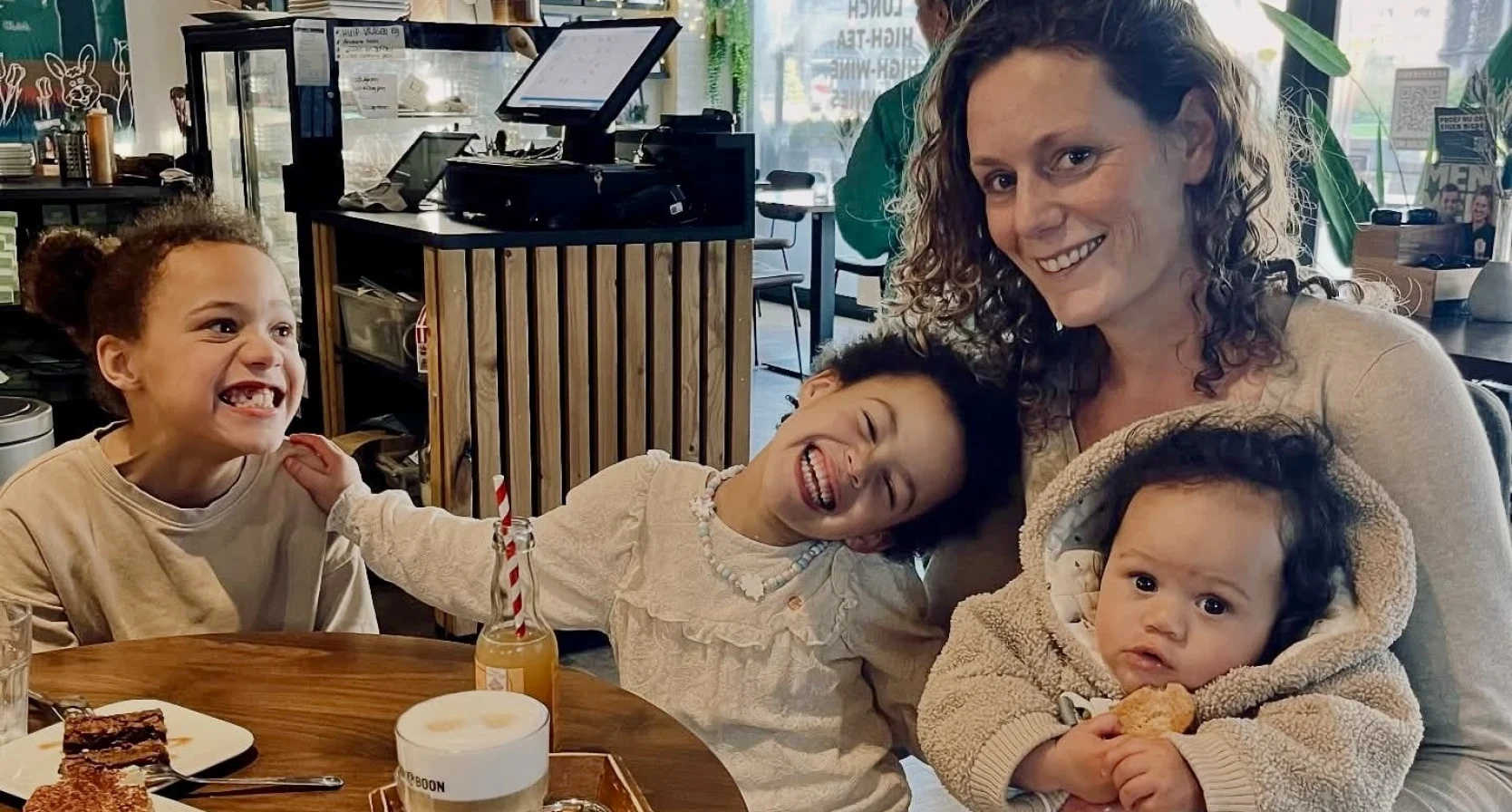 Marlous (40) mantelzorgt voor haar dochter (7): 'Ik wist niet dat je mantelzorger van je eigen kind kon zijn'