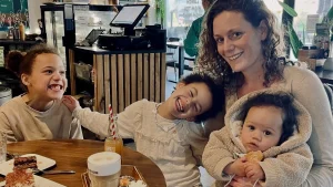 Thumbnail voor Marlous (40) mantelzorgt voor haar dochter (7): 'Ik wist niet dat je mantelzorger van je eigen kind kon zijn'