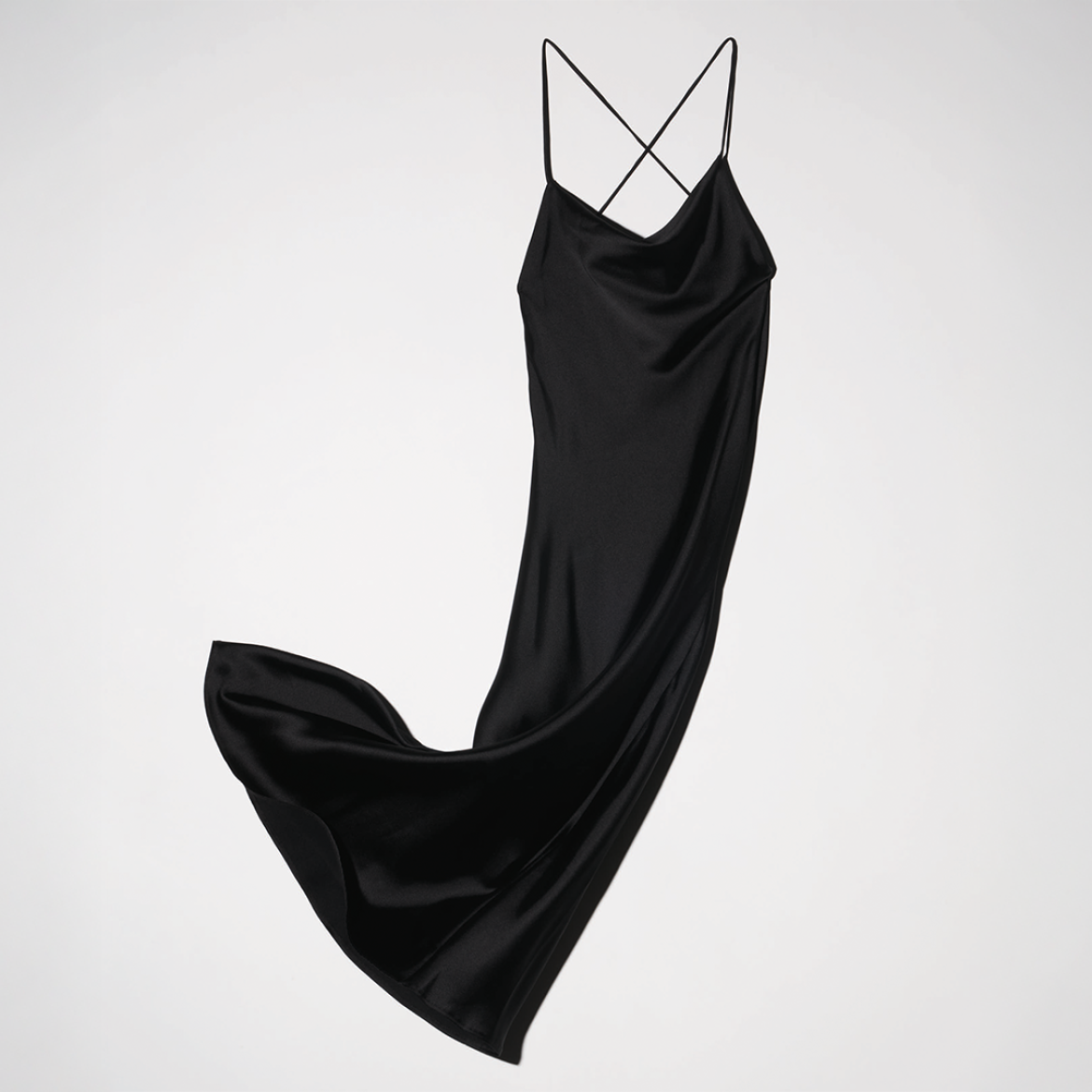 Déze zwarte jurken trek je ook nog aan ná de feestdagen