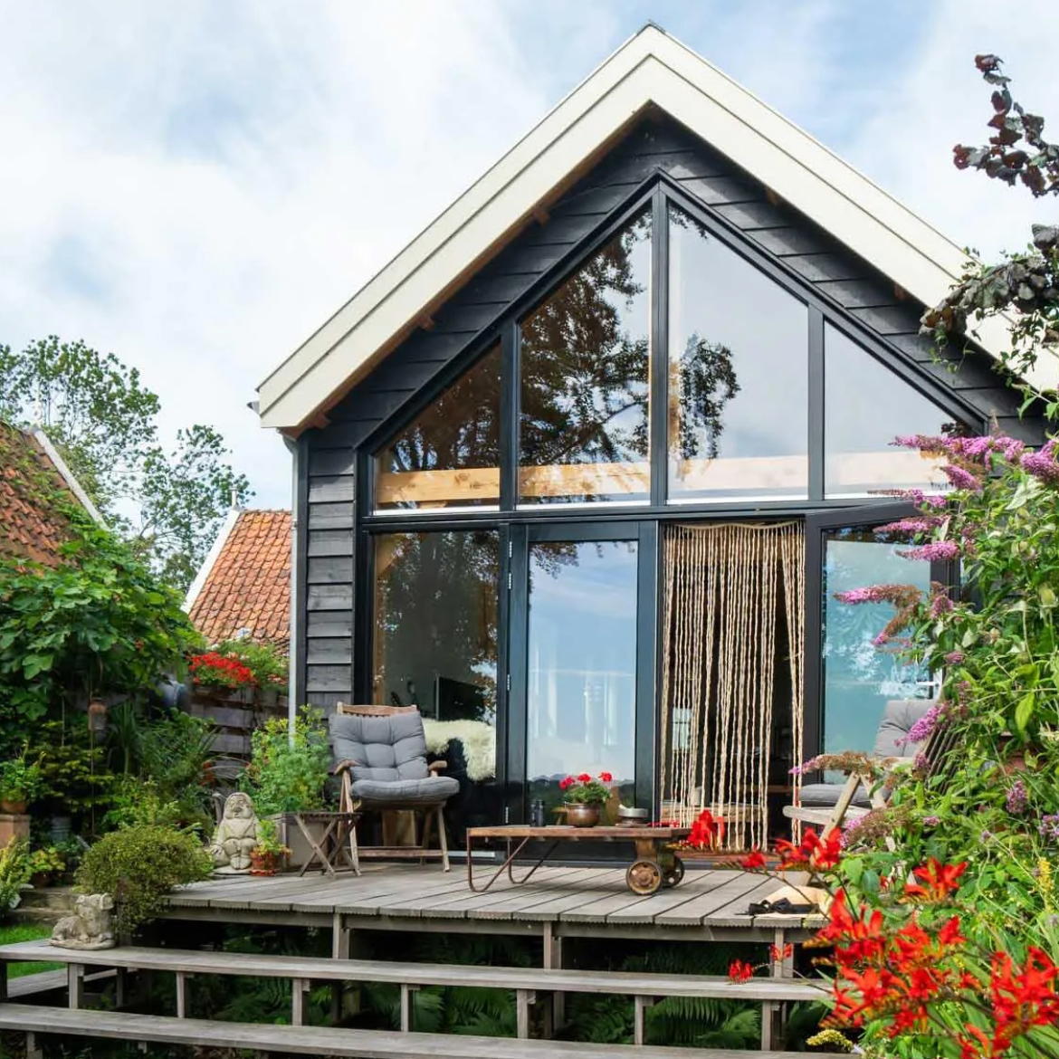 Wie weet staat Jude Law ineens voor je deur: in dit knusse houten huis wil je wel overwinteren