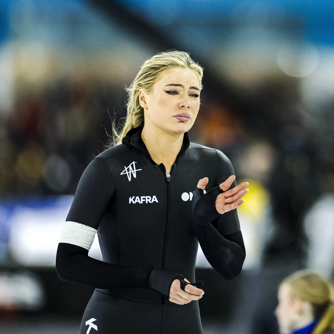 Jutta Leerdam val in tranen