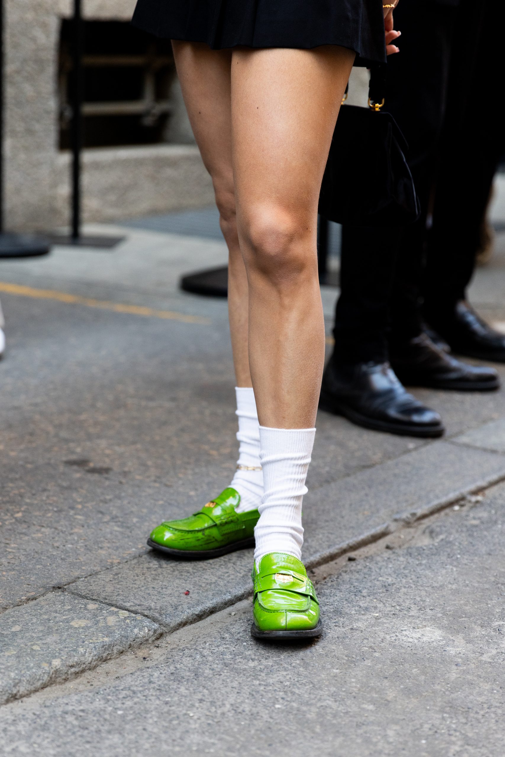 loafers in neongroen