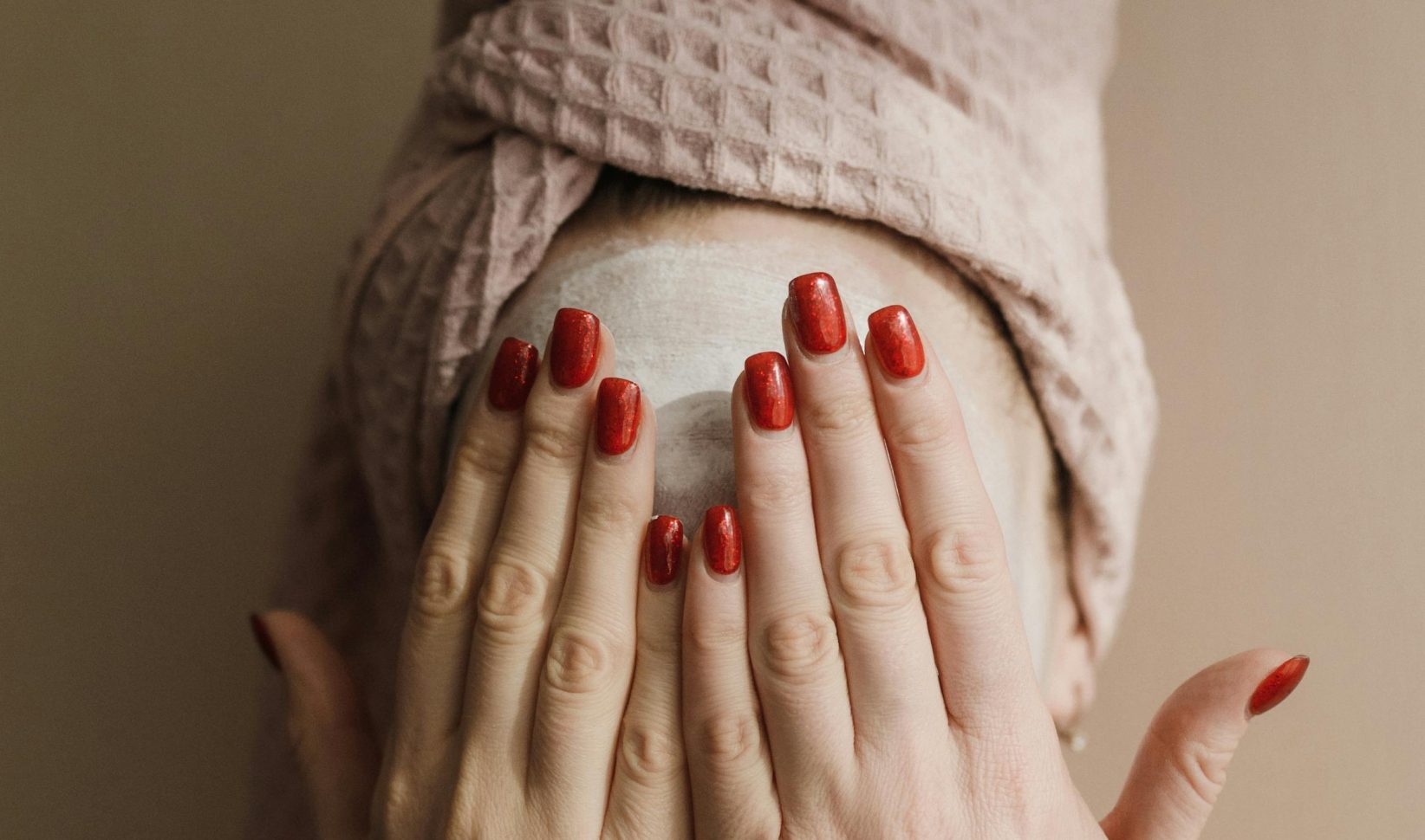 nageltrends 2026, rood, nagellak