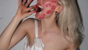 Thumbnail voor Single? Vandaag heb je meer kans om via Tinder een date te vinden (en dít is waarom)