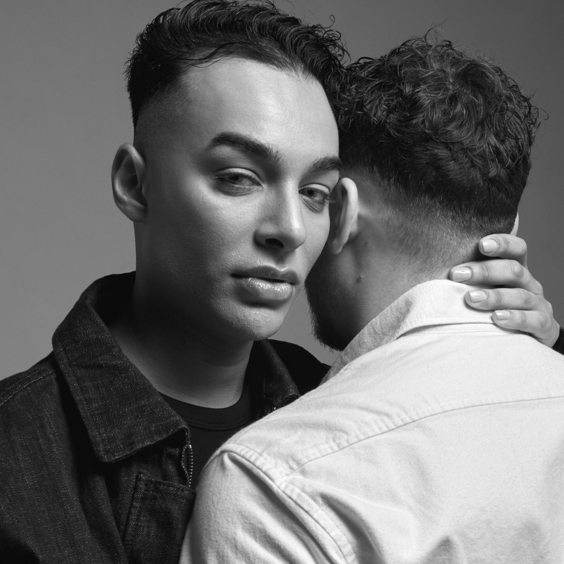 King Faisel & M: ‘Ik laat mijn leven niet bepalen door de sukkels die me onderspugen’