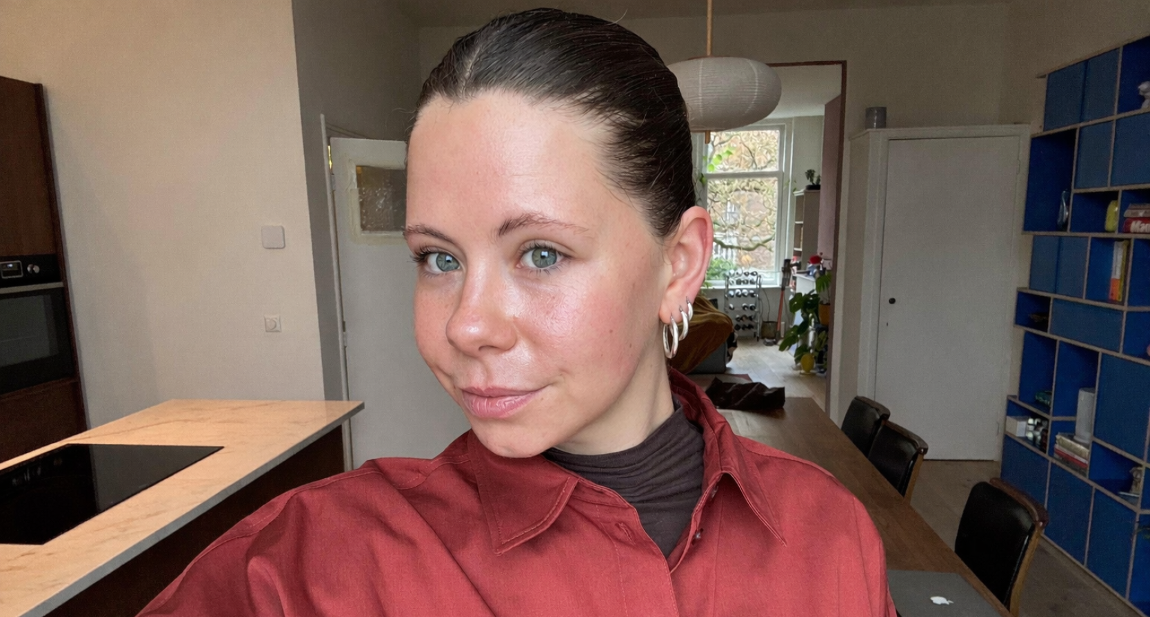 Redacteur Linde waste een maand lang haar haar niet: ''Leuk, die wetlook', zei een collega'