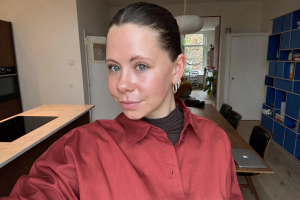 Redacteur Linde waste een maand lang haar haar niet: ''Leuk, die wetlook', zei een collega'