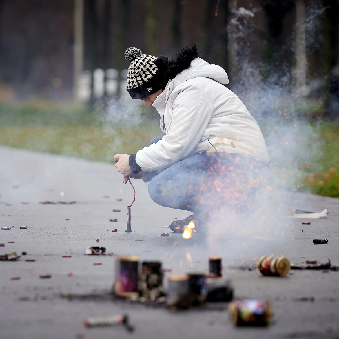 jongen steekt vuurwerk af | vuurwerkslachtoffers