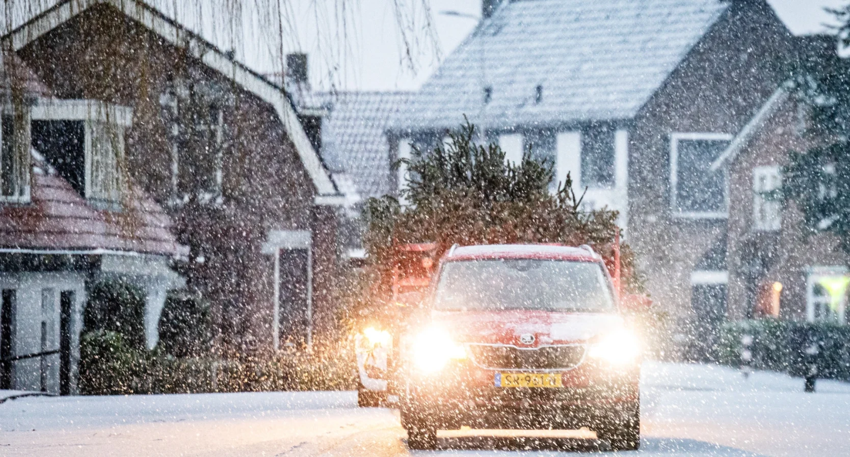 Moet je de weg op? Dat wordt flink uitkijken, in deze provincies geldt code oranje