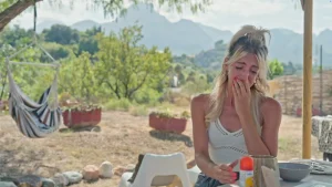 Thumbnail voor Denise breekt in 'De Hanslers': 'Ik verdien het niet dat ik zo op straat word gezet'