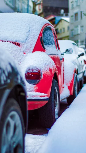 Thumbnail voor Boetes die je riskeert als je tijdens (of na) veel sneeuw de weg opgaat