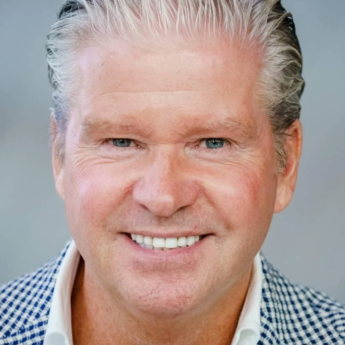 Dries Roelvink heeft besloten zijn AOW te schenken aan stichting ParkinsonNederland. Hij maakte in een video op sociale media bekend voor de stichting te hebben gekozen nadat zijn mailbox was volgestroomd met suggesties.