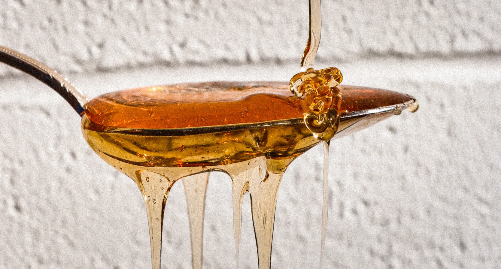 Versuikerde honing weer vloeibaar krijgen? Zo red je je honingpot