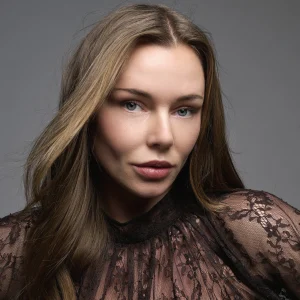 Thumbnail voor Vivian Hoorn (33) laat haar eitjes invriezen: 'Er zitten meer doktoren dan dates aan mijn poes'