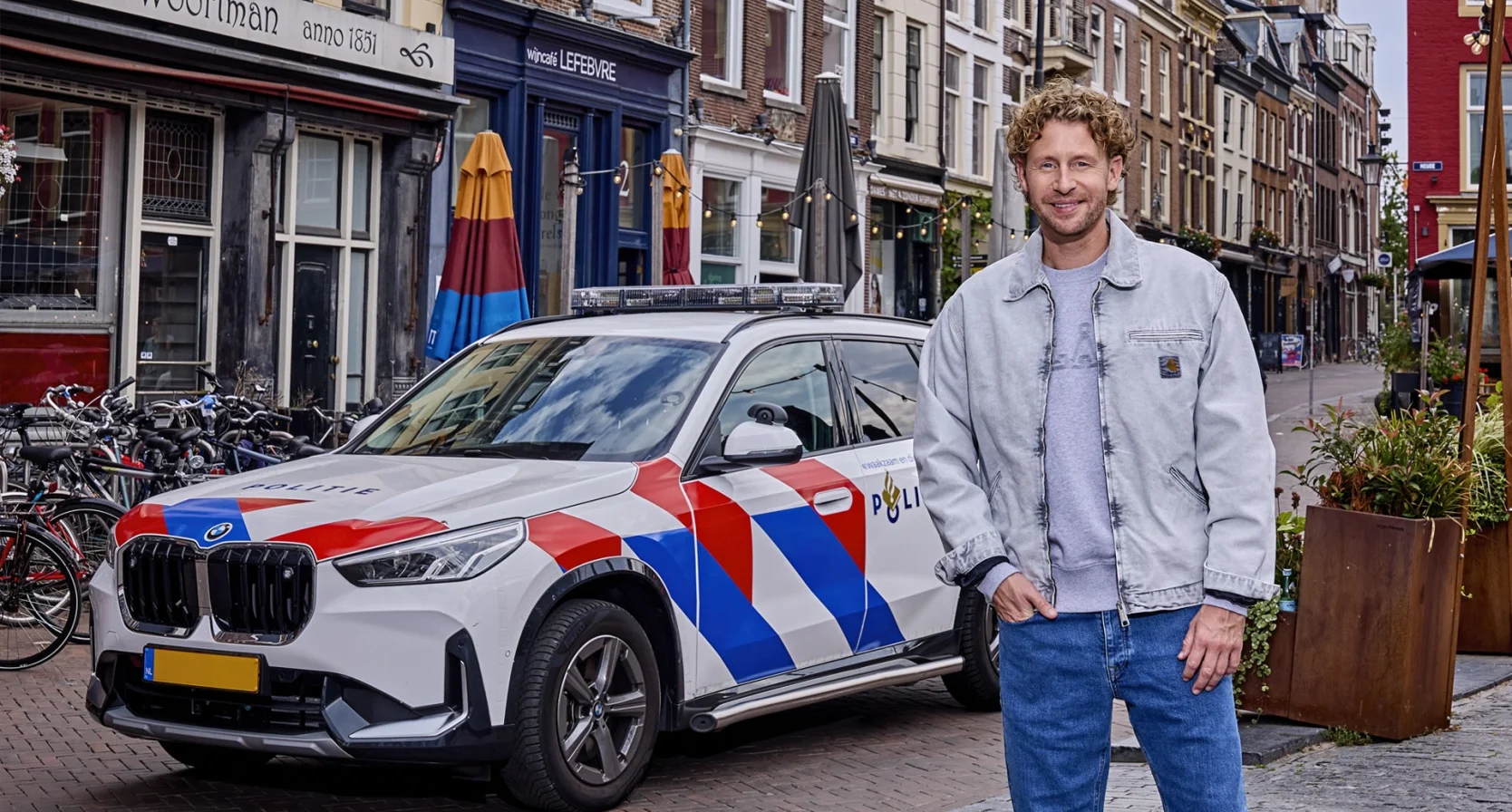 ewout genemans voor politieauto