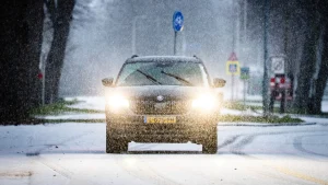 Moet je de deur uit? Rijkswaterstaat waarschuwt ook donderdag voor gladheid