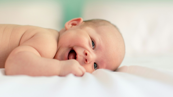 Dit waren de populairste babynamen van 2025 (en daar zit een opvallende stijger bij)