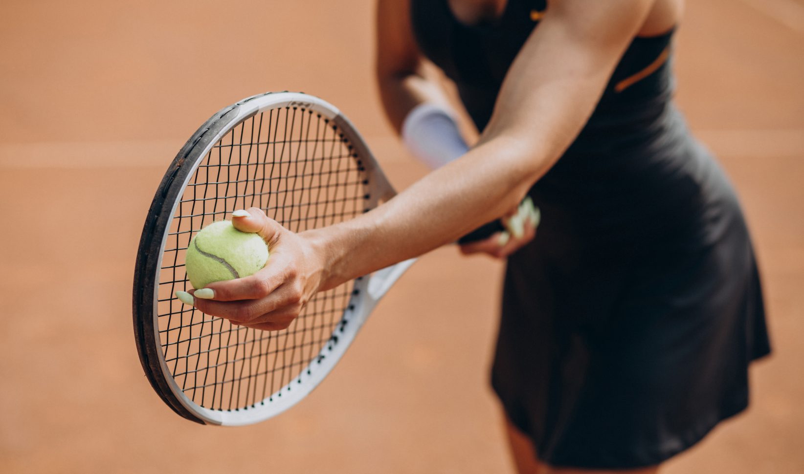 Female tennis player at the tennis court