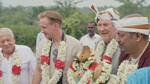 Warm welkom raakt Oos en Frans in 'De augurkenkoning in India': 'Ik zal het nooit meer vergeten'