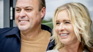 Thumbnail voor Frans Bauer blikt terug op periode na herseninfarct Mariska: 'Een soort nachtmerrie'