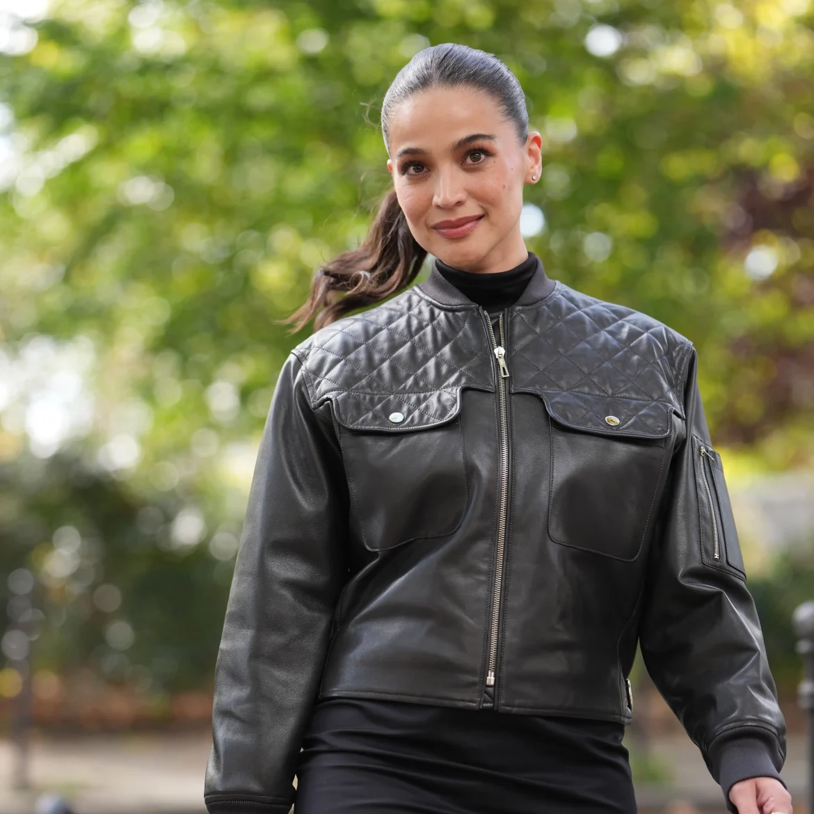 Vrouw met makkelijke haarstijl