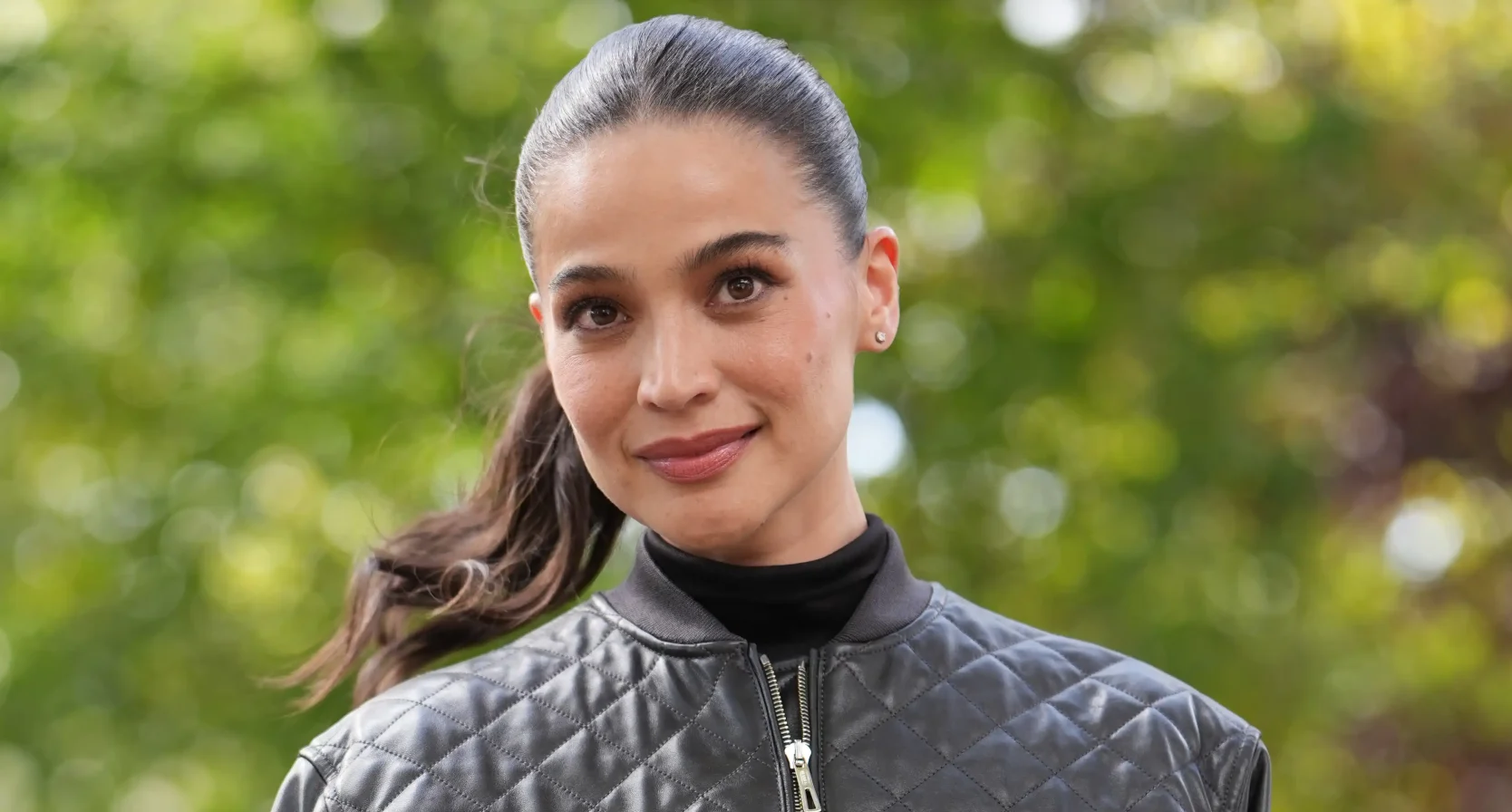 Vrouw met makkelijke haarstijl